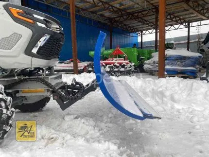 Отвал для уборки снега на ременные трактора